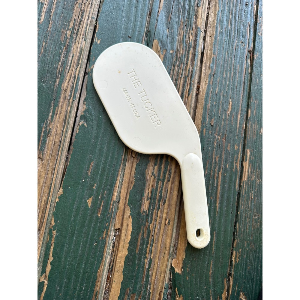 Vintage The Tucker Shirt Tucking Tool Made in‎ USA Cream Plastic Accessory